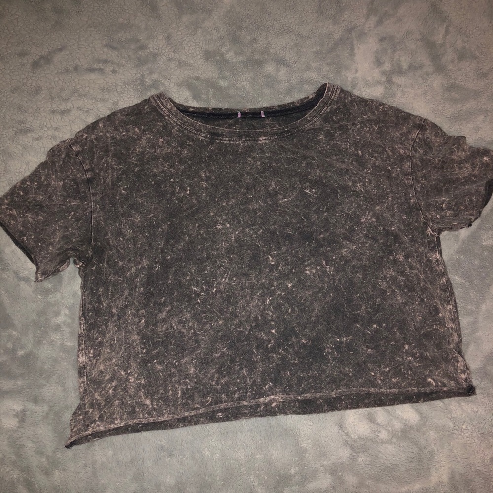 Black T-shirt crop top